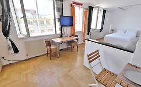 Schoenbrunn Apartment
